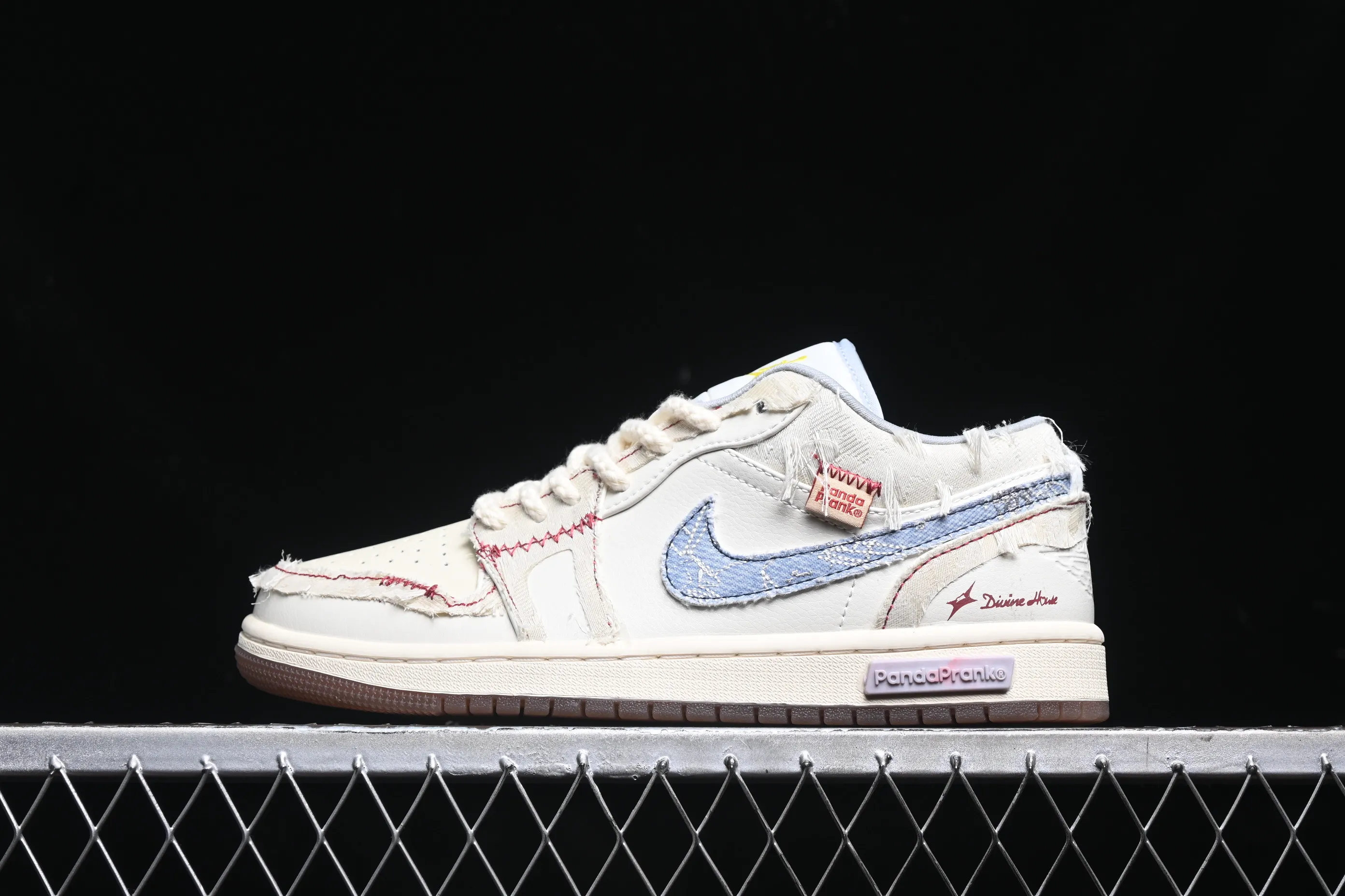 All Categories Air Jordan Jordan Series Basketball Shoes Air Jordan 1 Low Air Jordan 1 Low AJ1 Joe 1 Panda Prank Lead the Dream Lian Lizhi Mi Blue Retro Basketball Shoes FZ5046-041